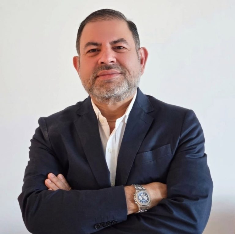Headshot of Dr Ashar Khan